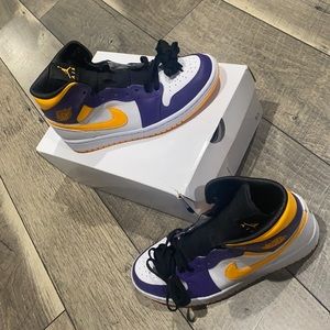 Women’s Air Jordan 1 mid SE “CUSTOM pair”